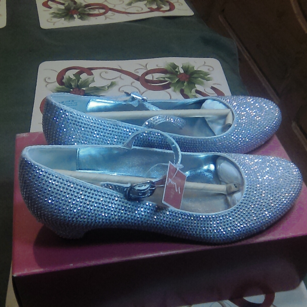 Shoes - Picture 2 of 4